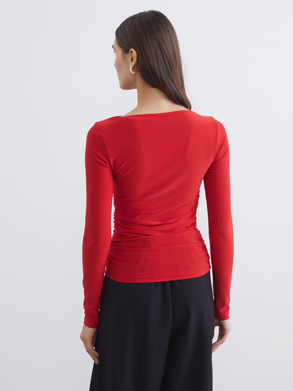 Kırmızı Dökümlü Yaka Büzgülü Bluz-3