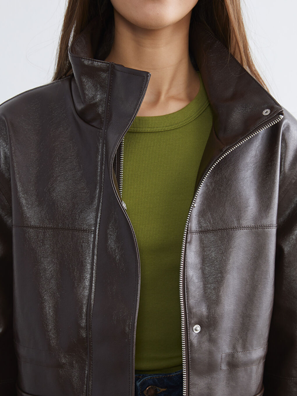 Kahverengi Dik Yaka Kadın Deri Görünümlü Mont-2