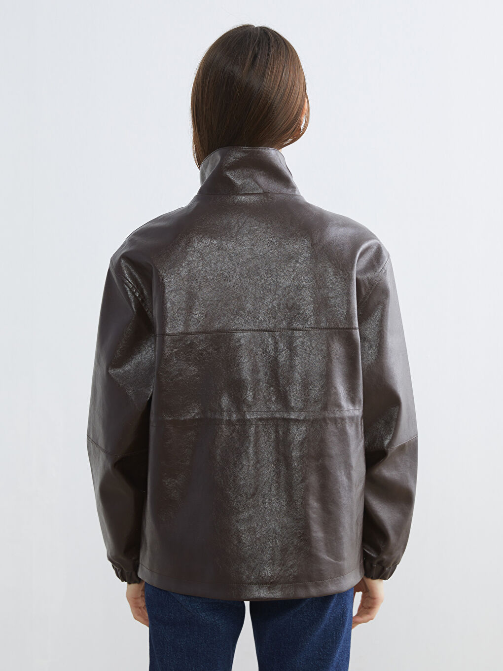 Kahverengi Dik Yaka Kadın Deri Görünümlü Mont-4