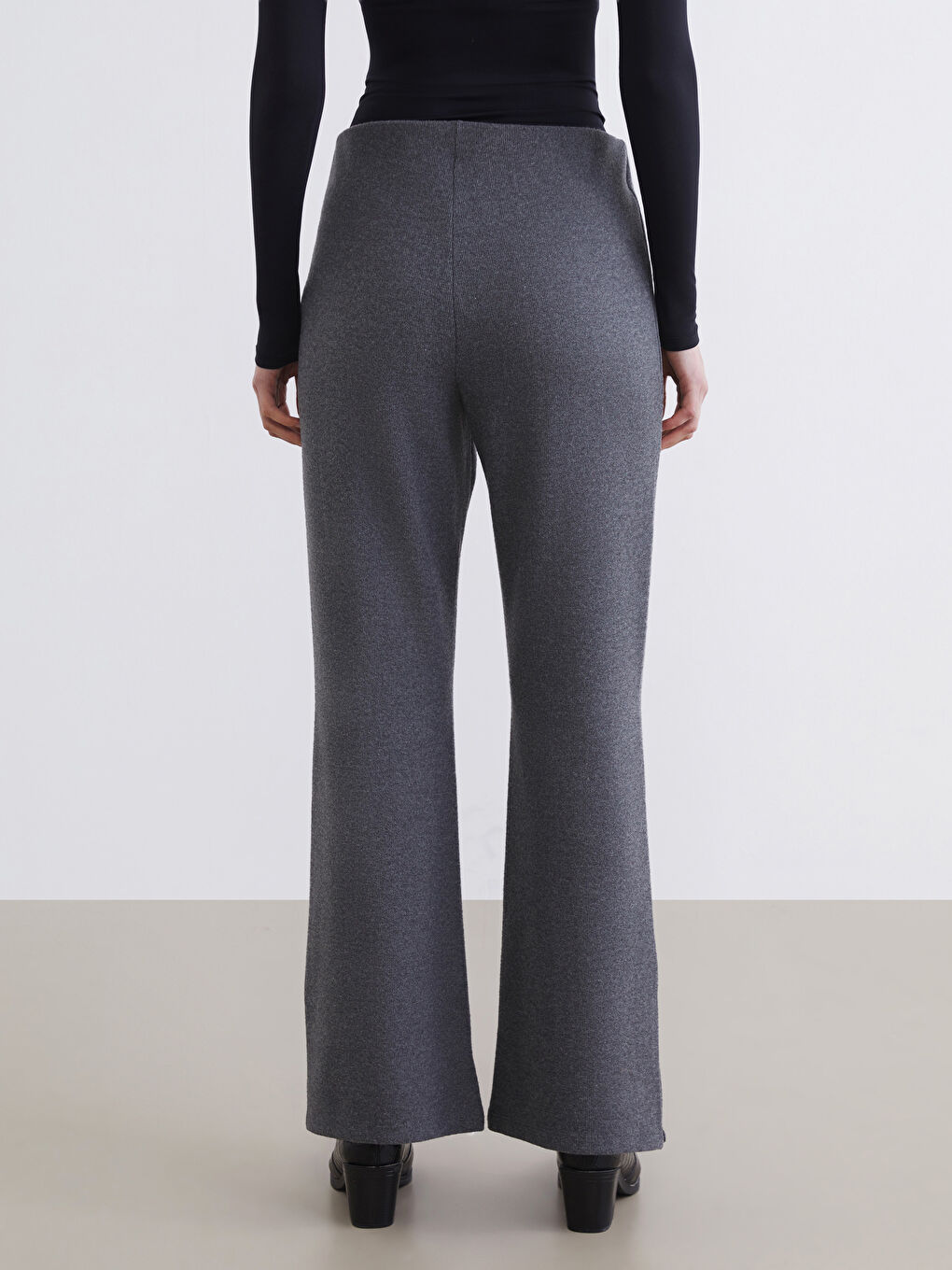 Antrasit Beli Lastikli İspanyol Paça Kadın Pantolon-3