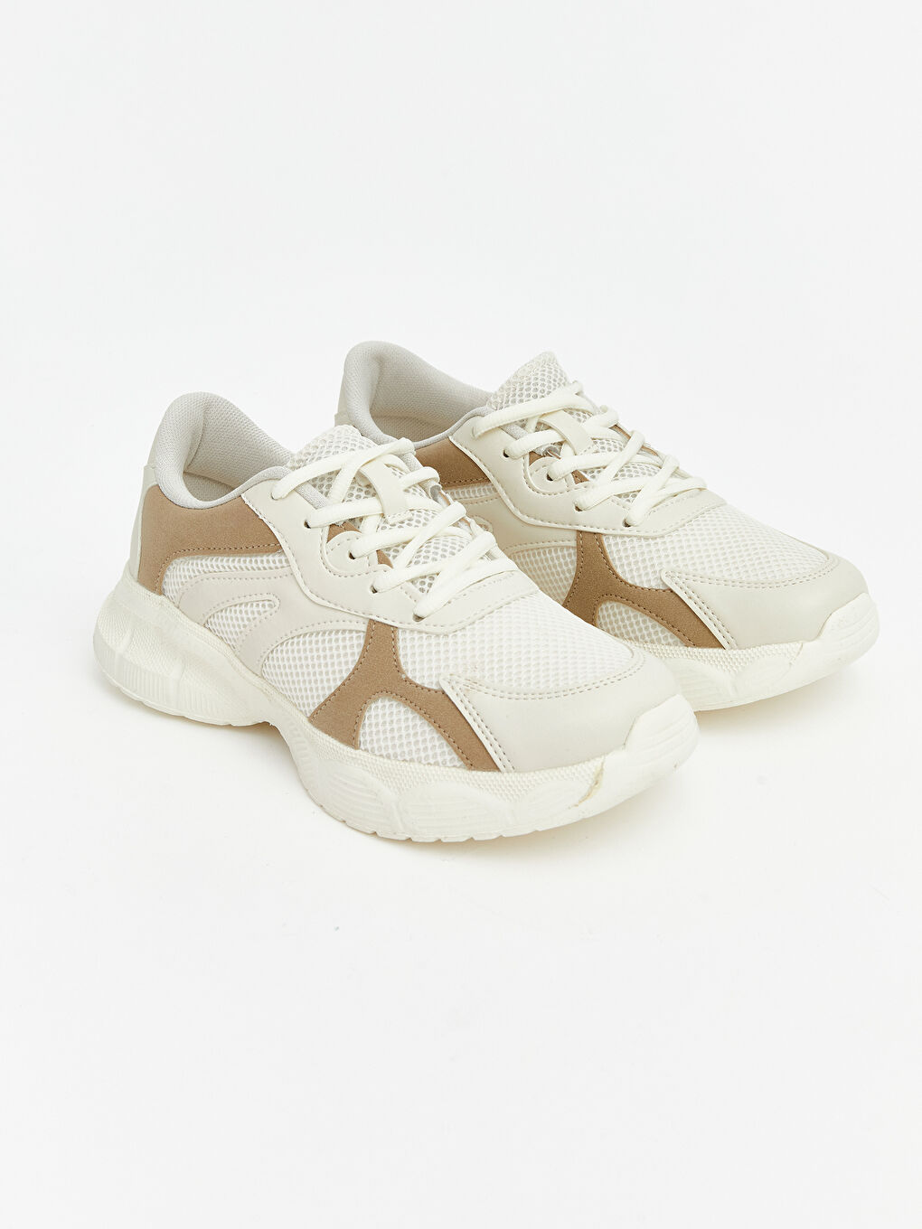 Bej Kalın Tabanlı Fileli Kadın Spor Ayakkabı