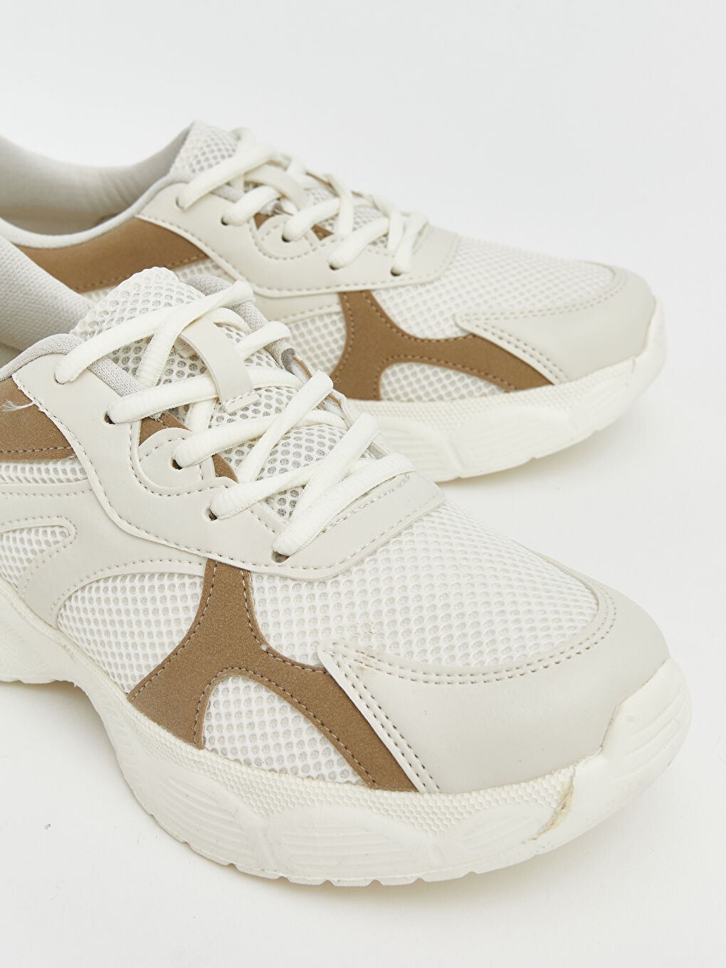 Bej Kalın Tabanlı Fileli Kadın Spor Ayakkabı-2