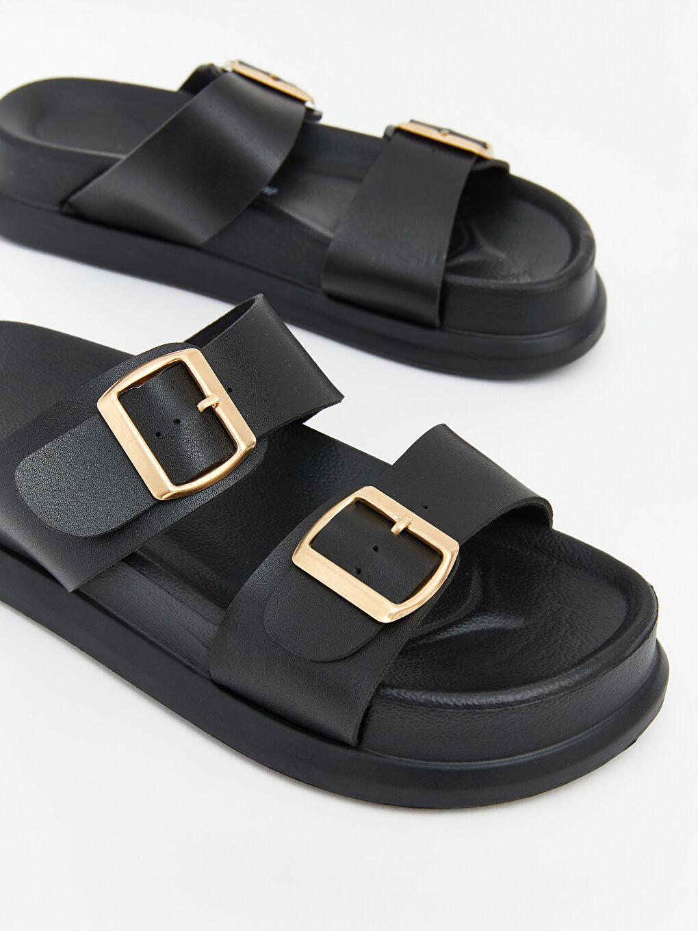 Siyah  Deri Görünümlü Çift Bantlı Kadın Terlik-2