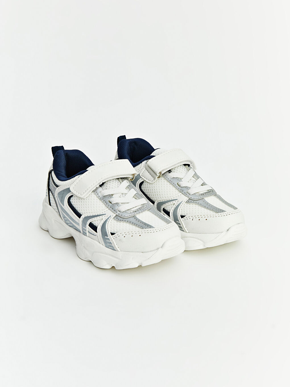 Beyaz Bağcık ve Cırt Cırtlı Erkek Bebek Spor Ayakkabı
