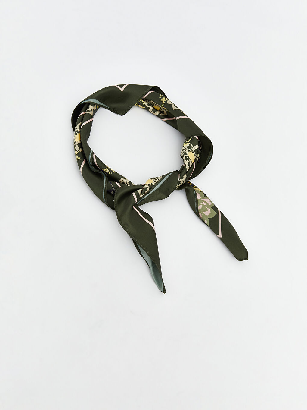 TAMNO ŽUTA Mali šal Žena