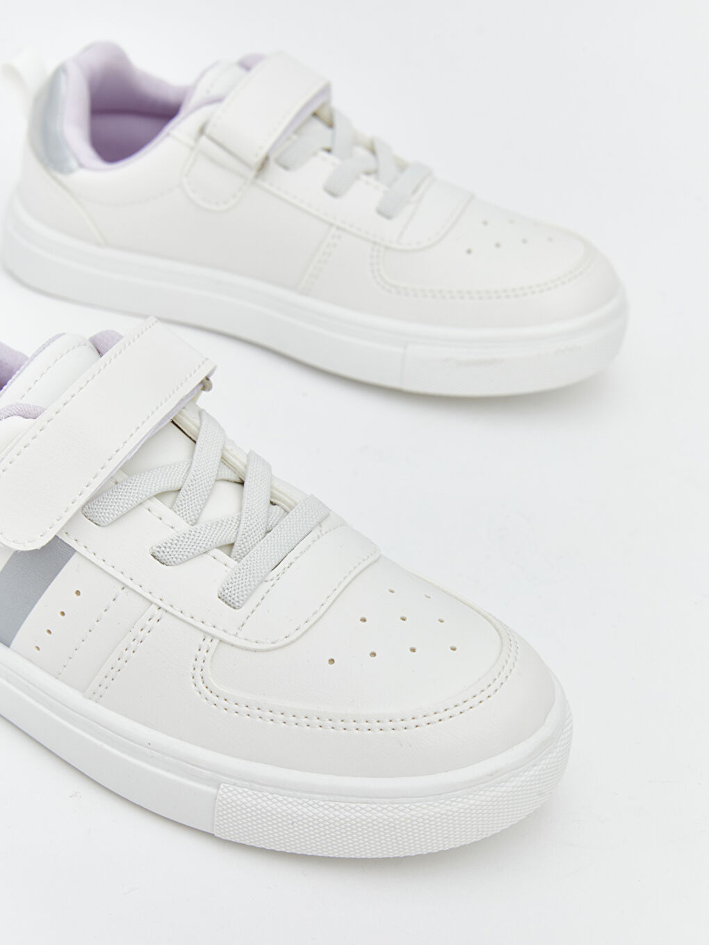 Beyaz Bağcık ve Cırt Cırtlı Kız Çocuk Spor Ayakkabı-2