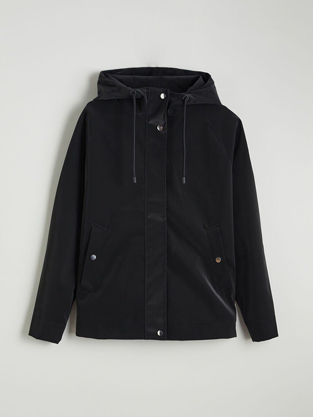 Siyah Kapüşonlu Oversize Kadın Deri Görünümlü Yağmurluk-5