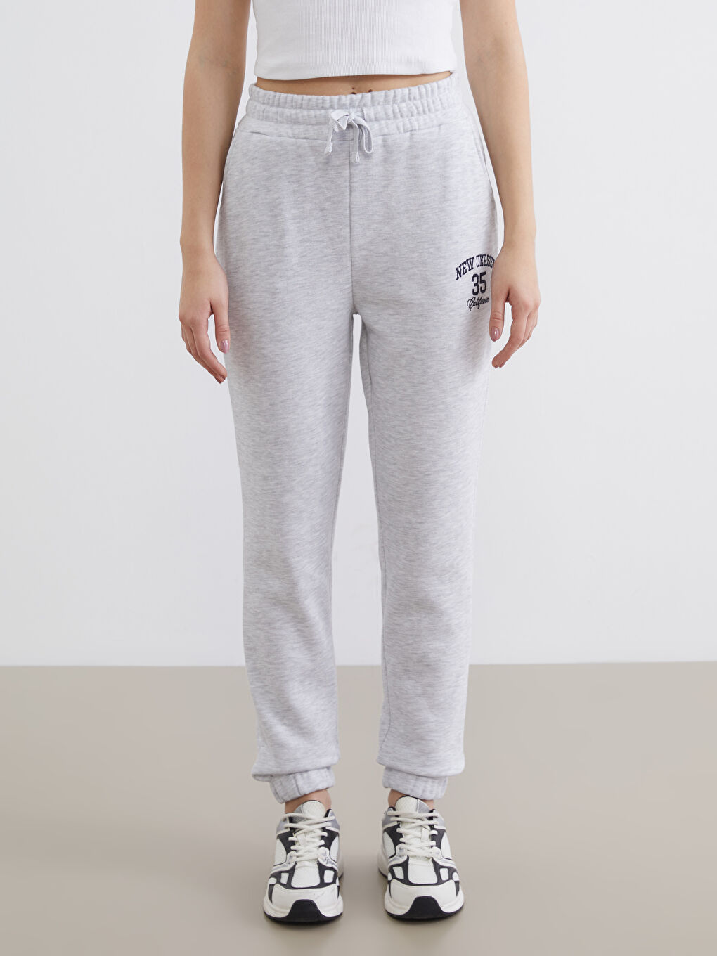 Gri California Nakışlı Kadın Kalın Jogger Eşofman Altı-1