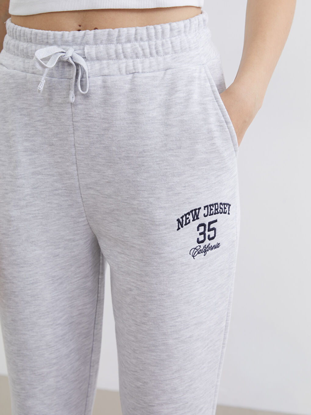 Gri California Nakışlı Kadın Kalın Jogger Eşofman Altı-2