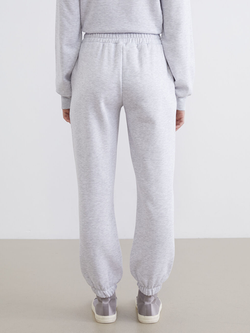 بنطال رياضي رياضي رمادي امرأة-3