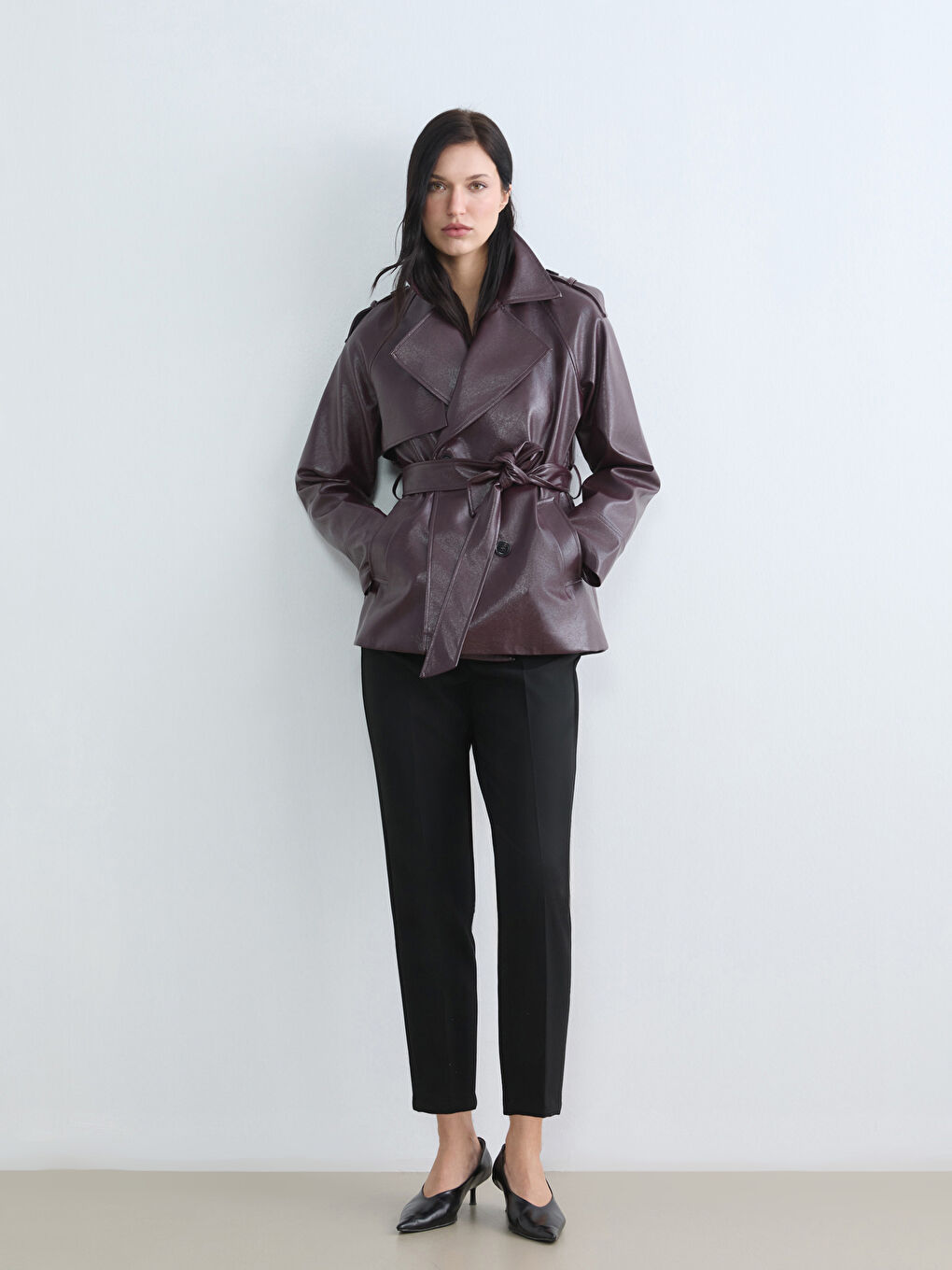 Bordo Kruvaze Yaka Kadın Deri Görünümlü Trençkot-1