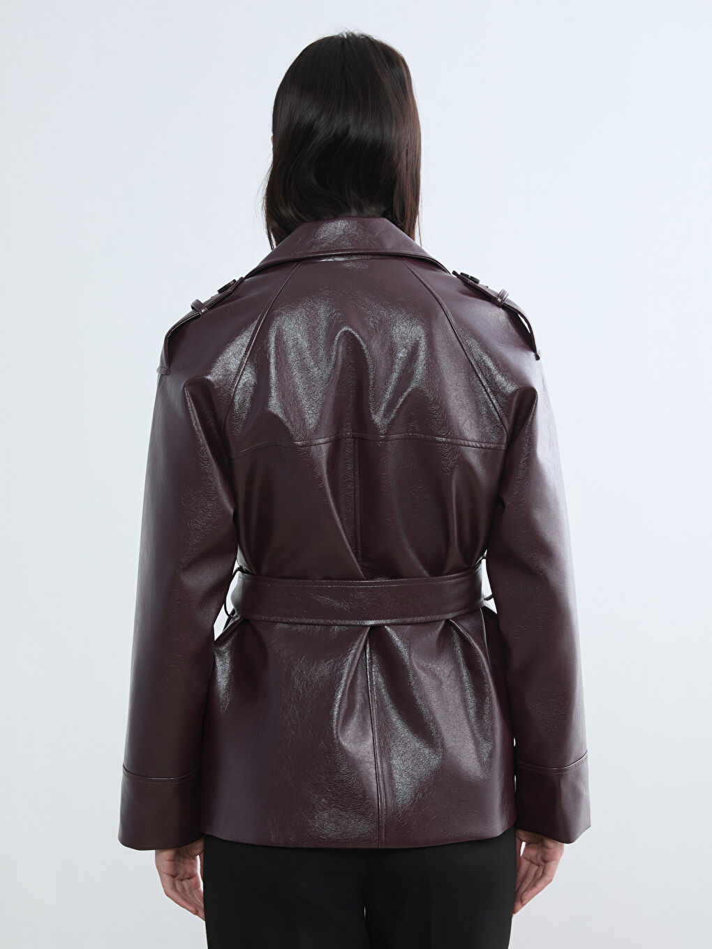 Bordo Kruvaze Yaka Kadın Deri Görünümlü Trençkot-3