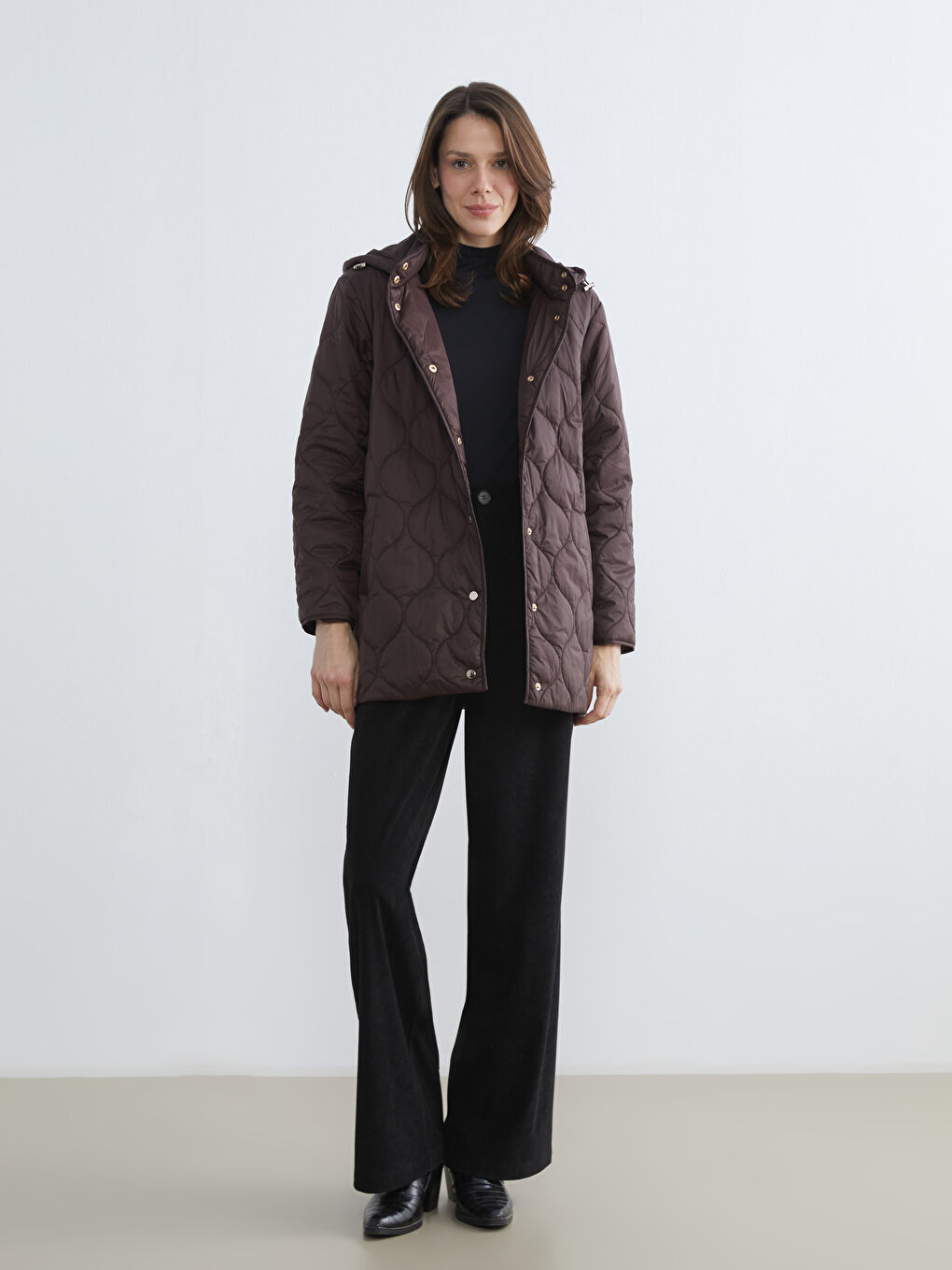 Kahverengi Kapüşonlu Kapitone Kadın Şişme Mont-2