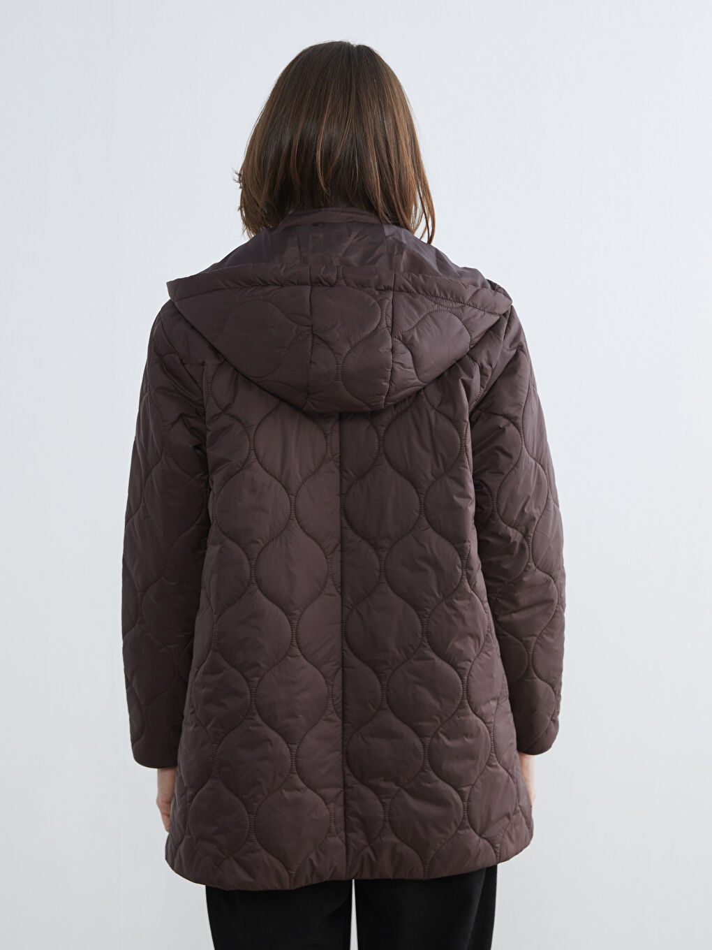 Kahverengi Kapüşonlu Kapitone Kadın Şişme Mont-6