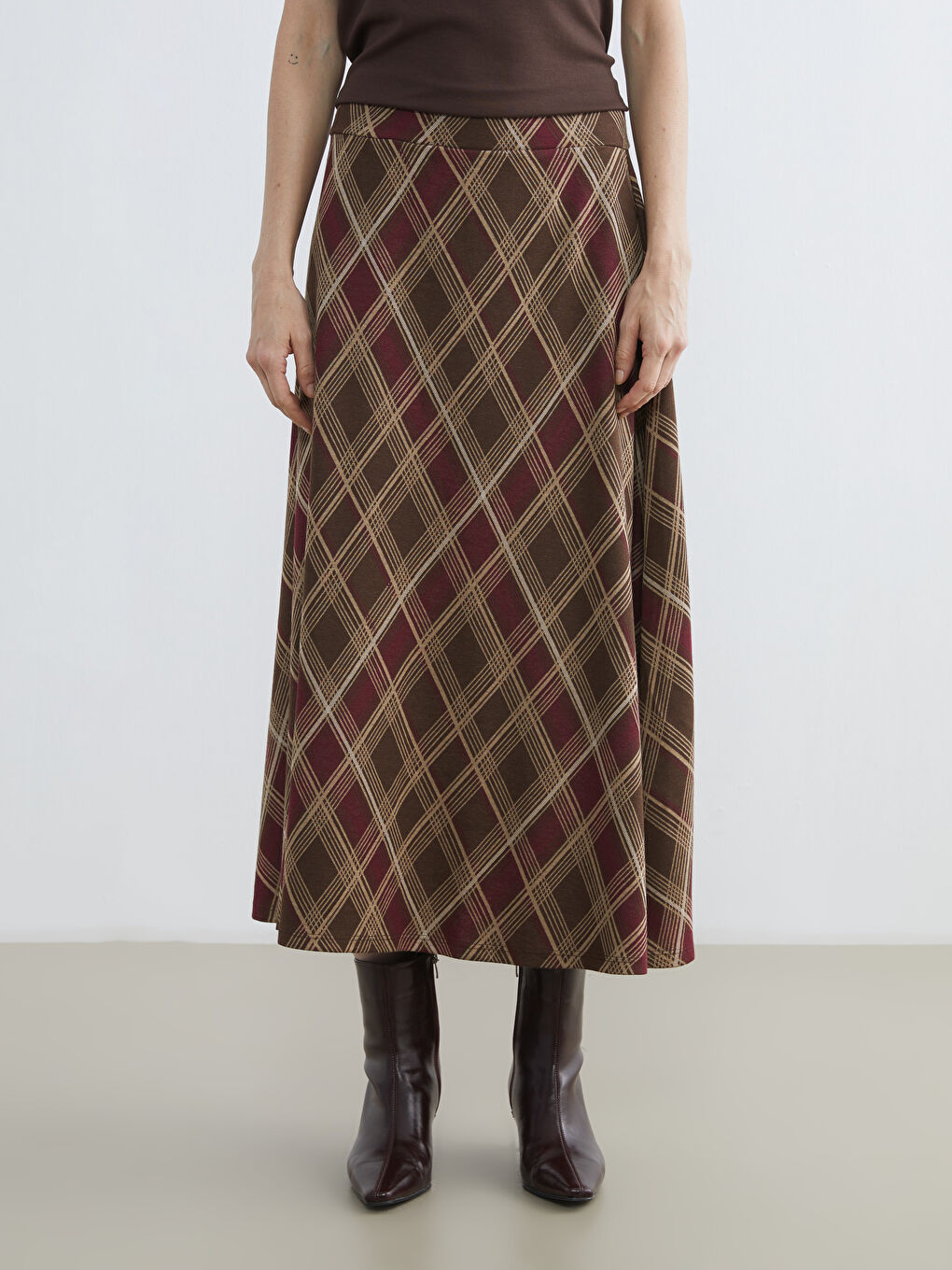 Kahverengi Beli Lastikli Baklava Desenli A Kesim Etek-1