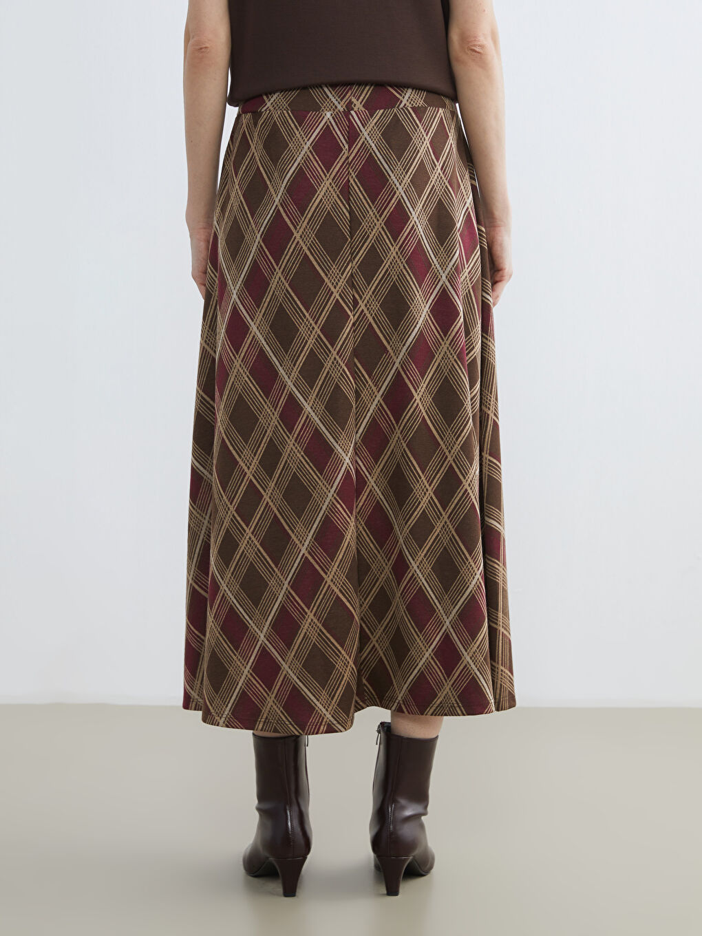 Kahverengi Beli Lastikli Baklava Desenli A Kesim Etek-3