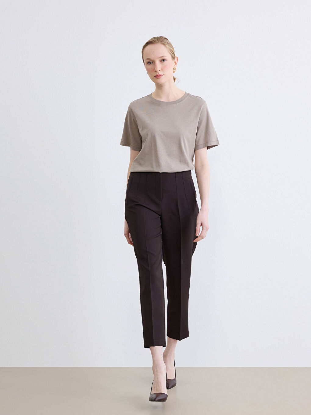 дөңгелек жағалы әйелдерге арналған футболка-1