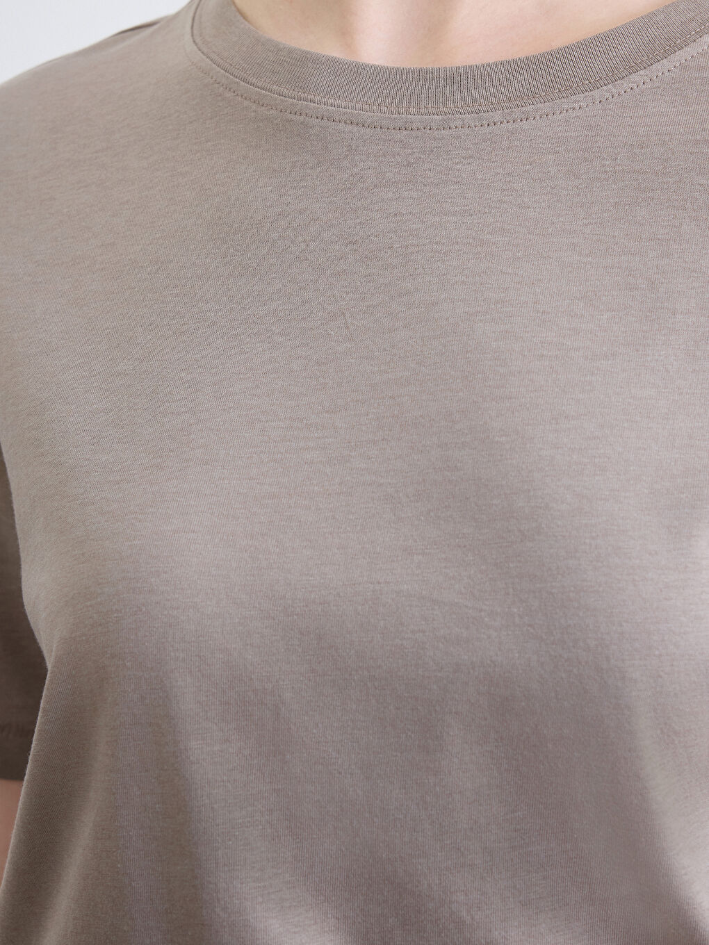 дөңгелек жағалы әйелдерге арналған футболка-2