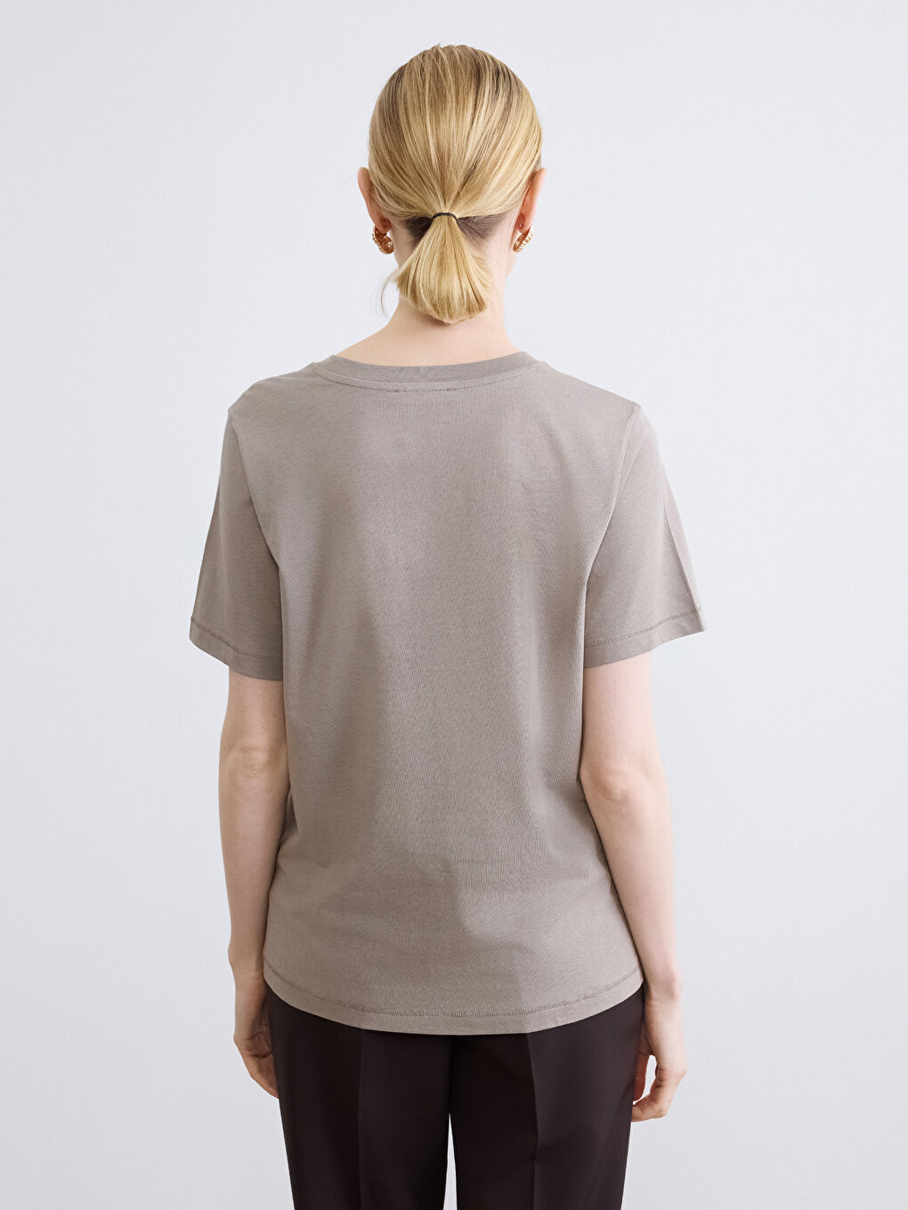 дөңгелек жағалы әйелдерге арналған футболка-3