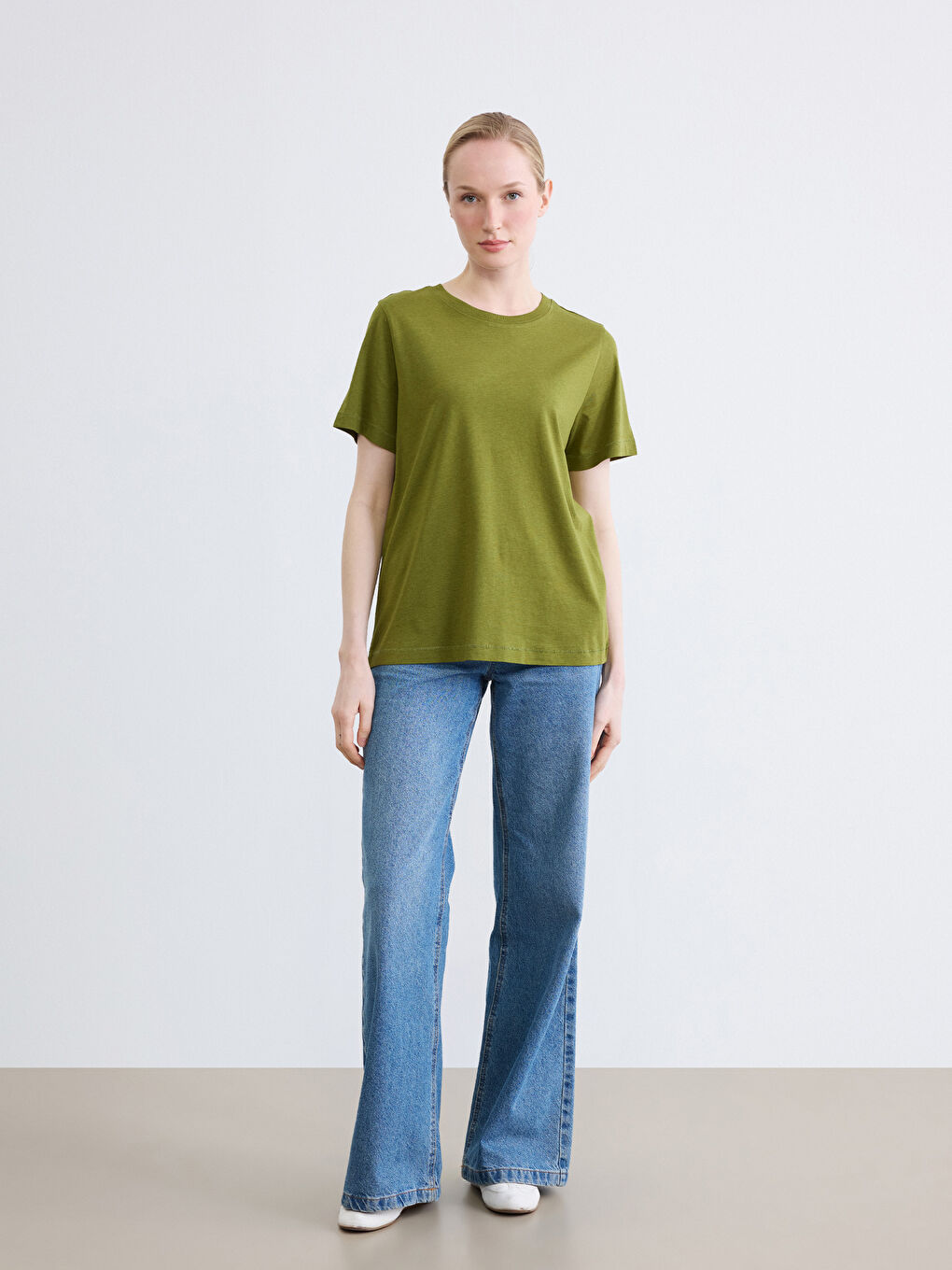 дөңгелек жағалы әйелдерге арналған футболка-1