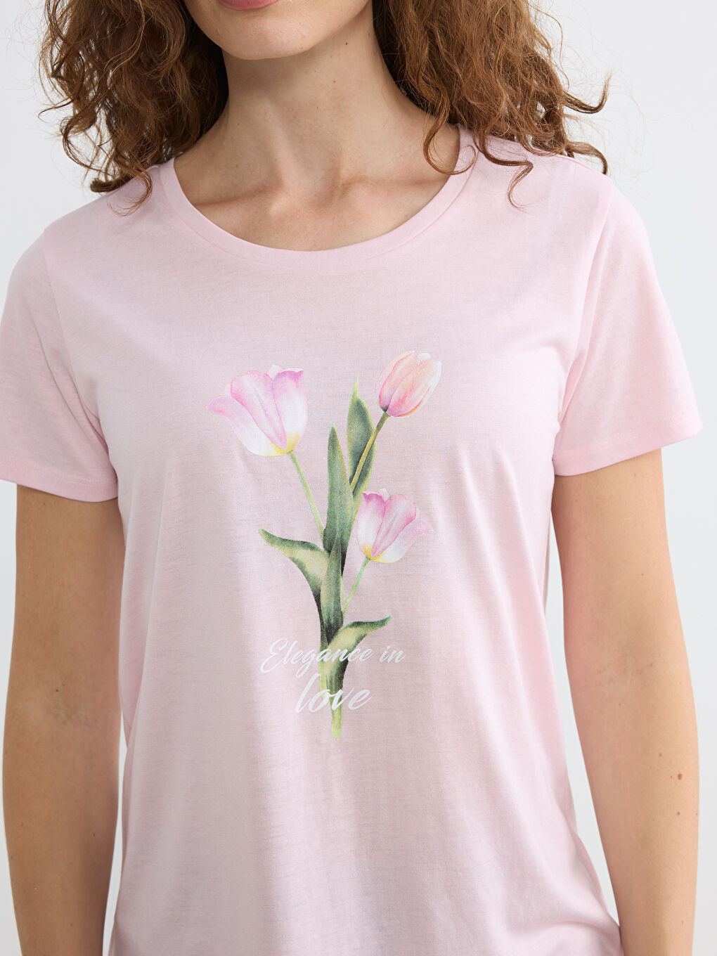 Pembe Bisiklet Yaka Çiçek Baskılı Kadın Tişört-2