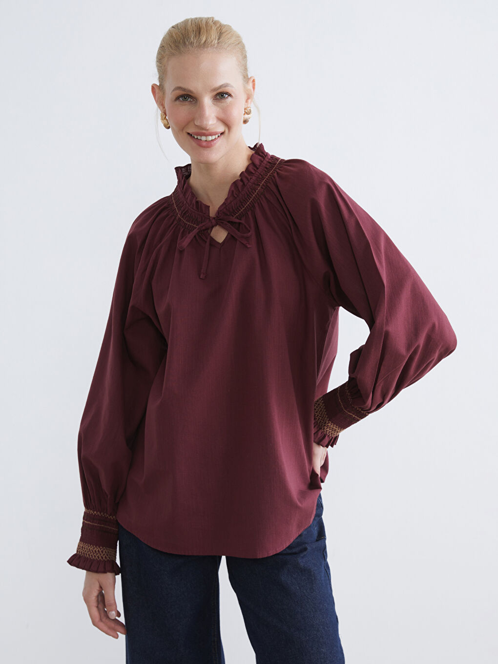 Mürdüm Fırfırlı Bağlamalı Yaka Nakışlı Bluz