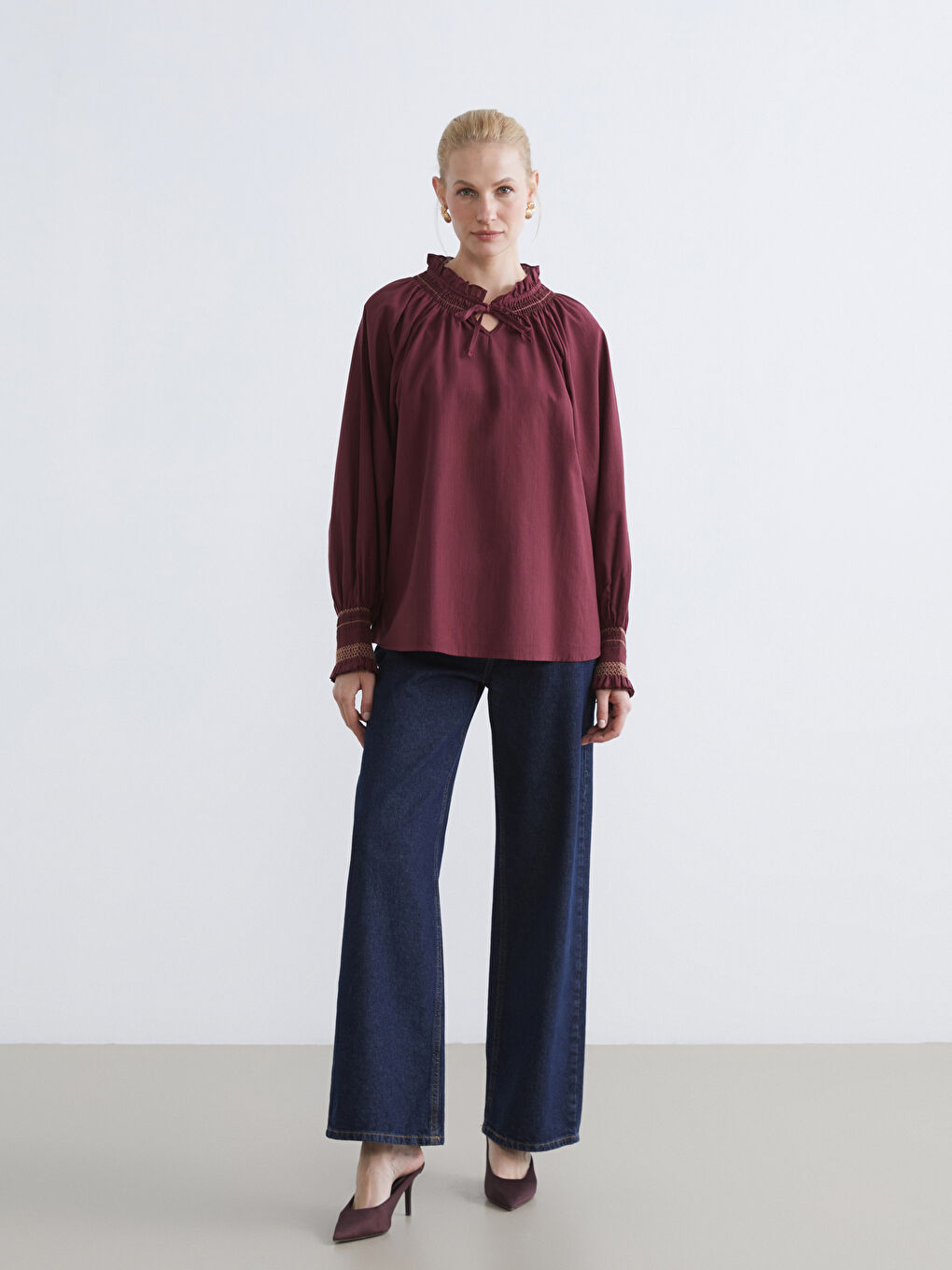 Mürdüm Fırfırlı Bağlamalı Yaka Nakışlı Bluz-1