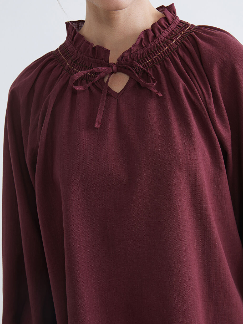 Mürdüm Fırfırlı Bağlamalı Yaka Nakışlı Bluz-2