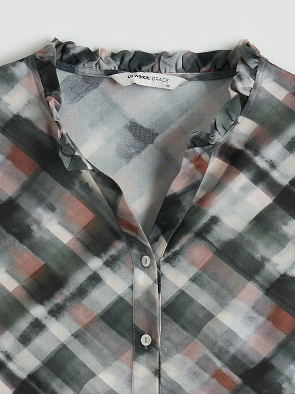 Gri Fırfırlı Kaçık Yaka Ekose Kadın Gömlek-5