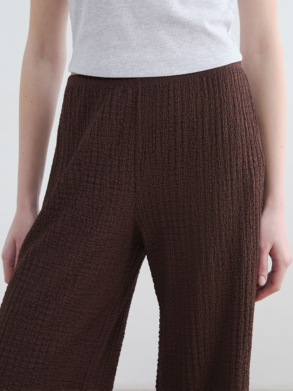 Kahverengi Beli Lastikli Dokulu Kadın Pantolon-2