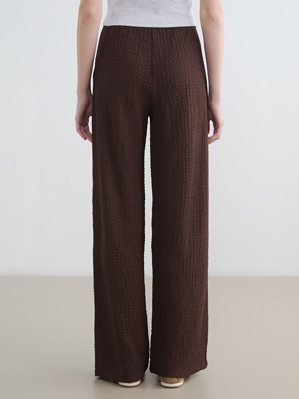 Kahverengi Beli Lastikli Dokulu Kadın Pantolon-3