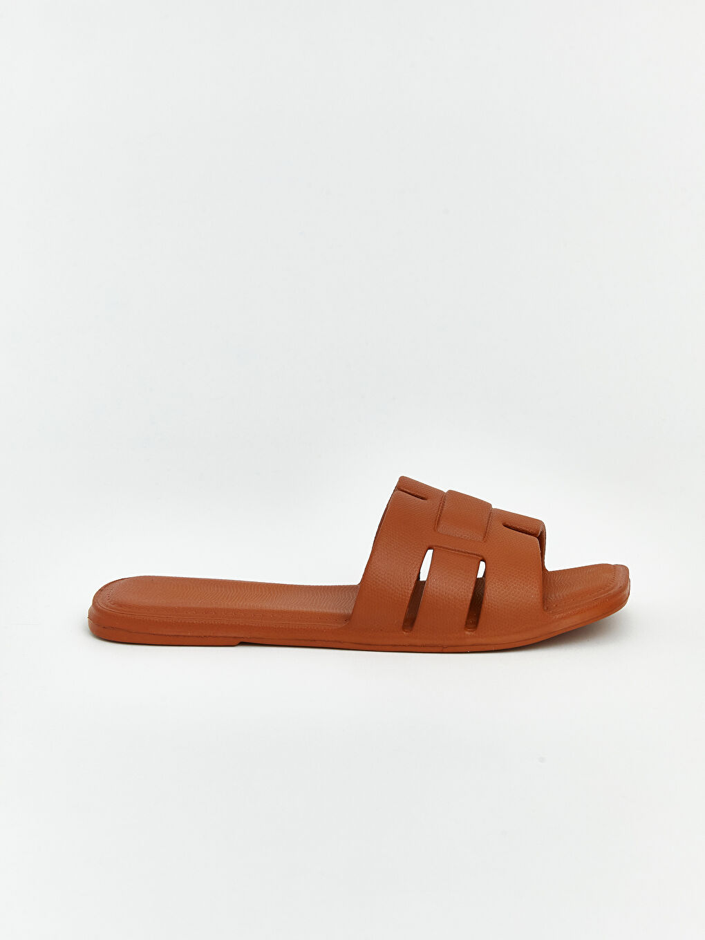 Bej Kadın Kare Burunlu Bantlı Terlik-1