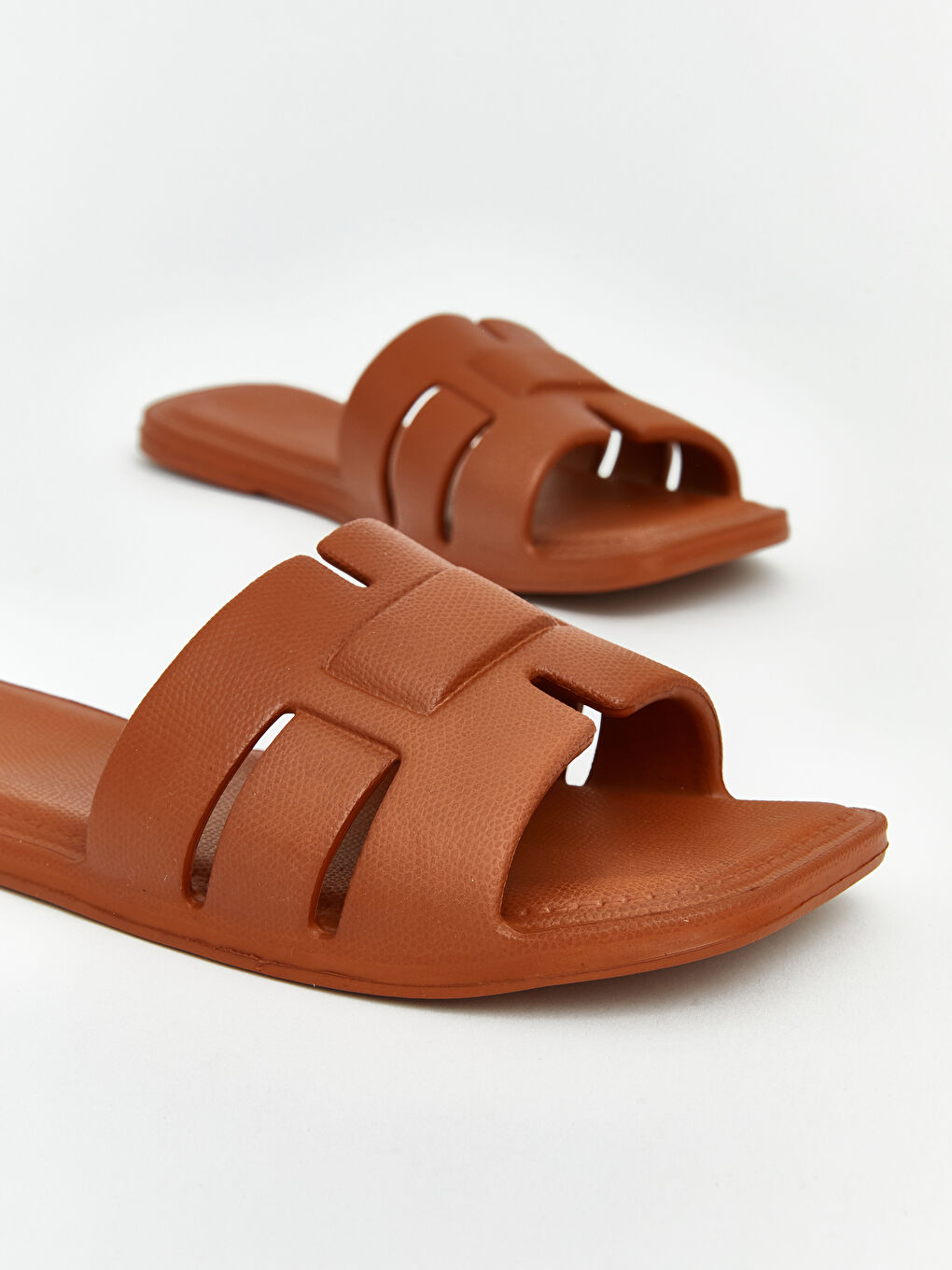 Bej Kadın Kare Burunlu Bantlı Terlik-2