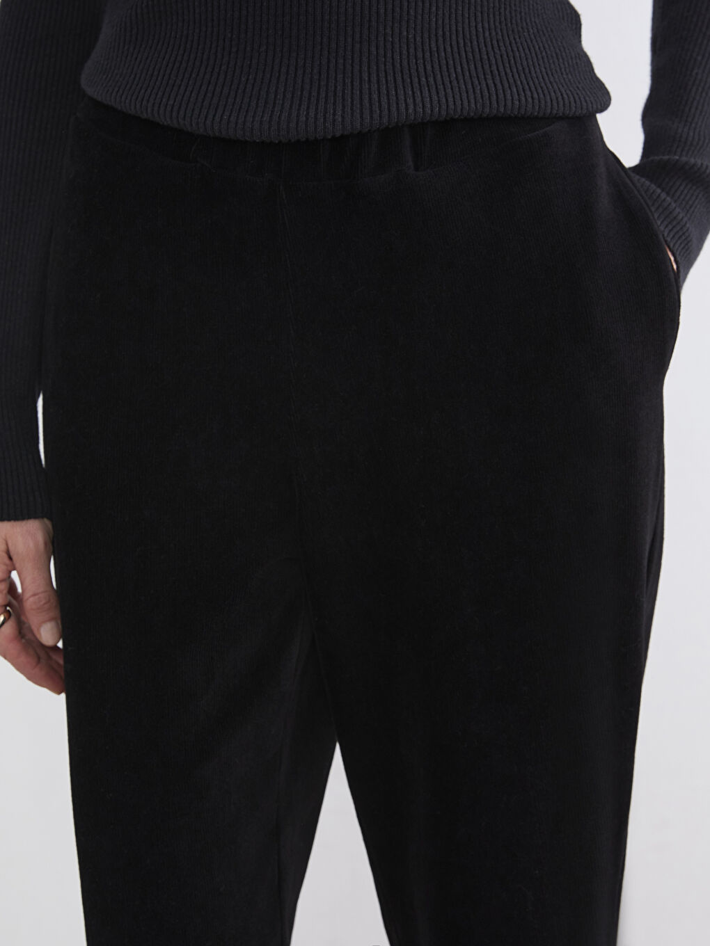 Siyah Beli Lastikli Kadın Kadife Pantolon-2