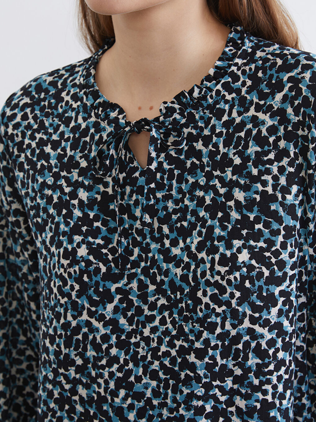 Siyah Bağlamalı Yaka Desenli Kadın Tunik-2