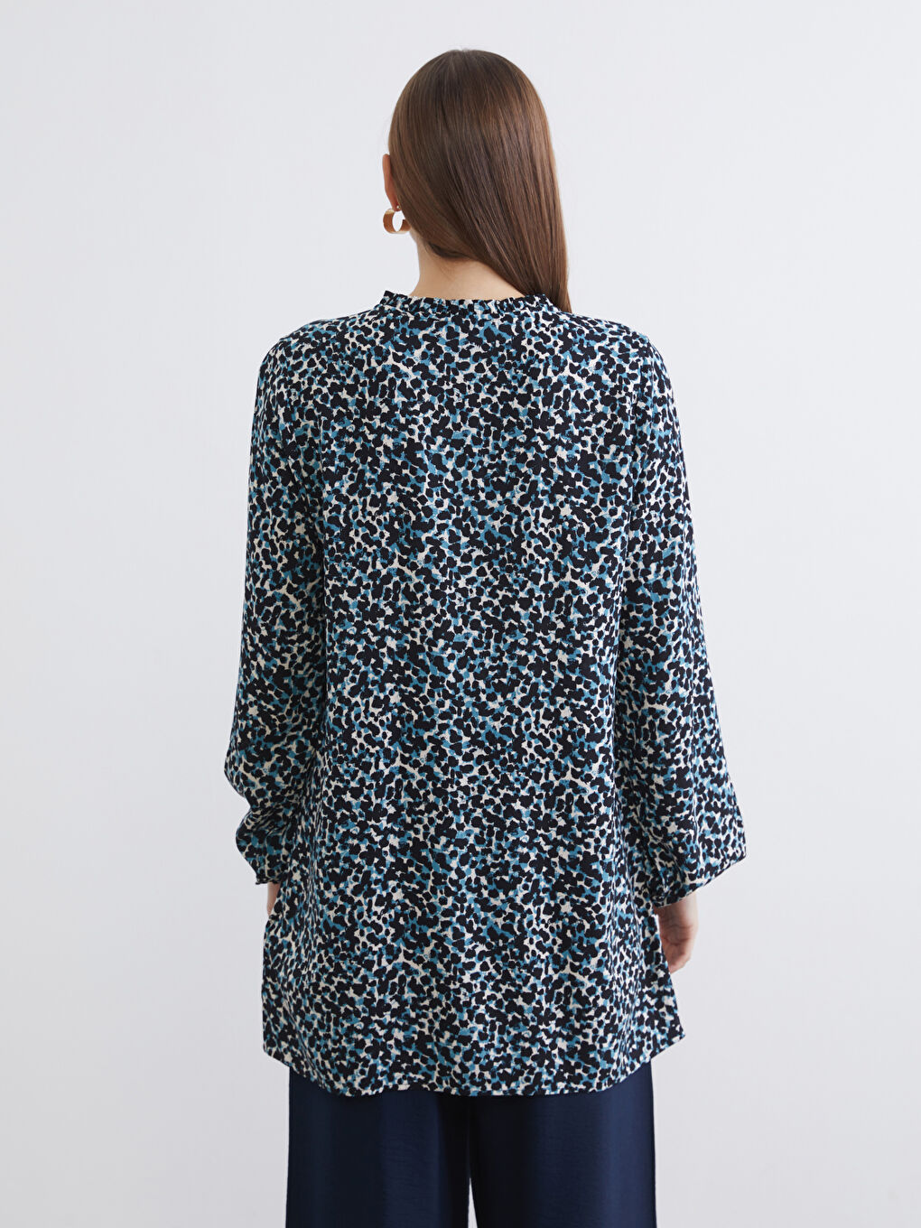 Siyah Bağlamalı Yaka Desenli Kadın Tunik-3