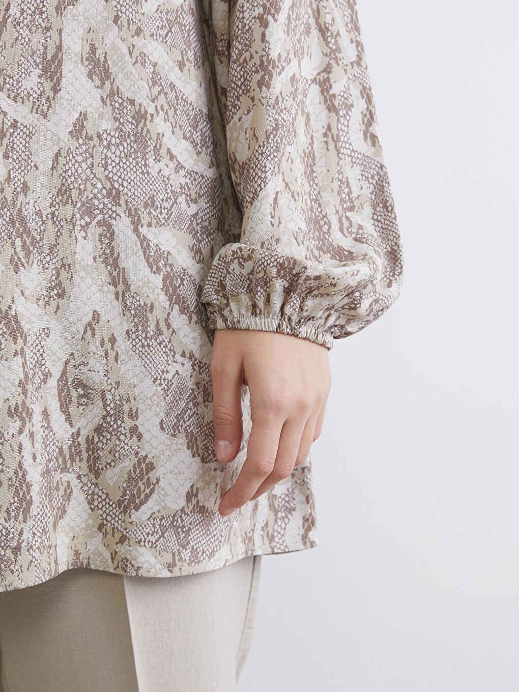 Gri Bağlamalı Yaka Desenli Kadın Tunik-2