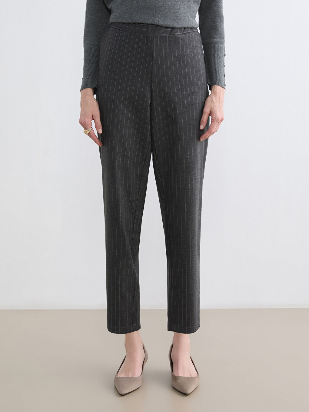 Gri Beli Lastikli Çizgili Kadın Pantolon-1