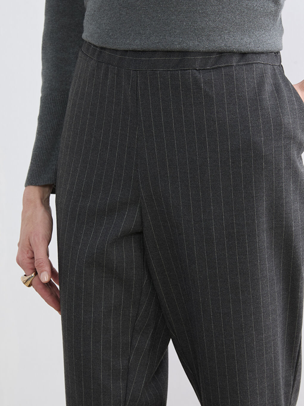 Gri Beli Lastikli Çizgili Kadın Pantolon-2