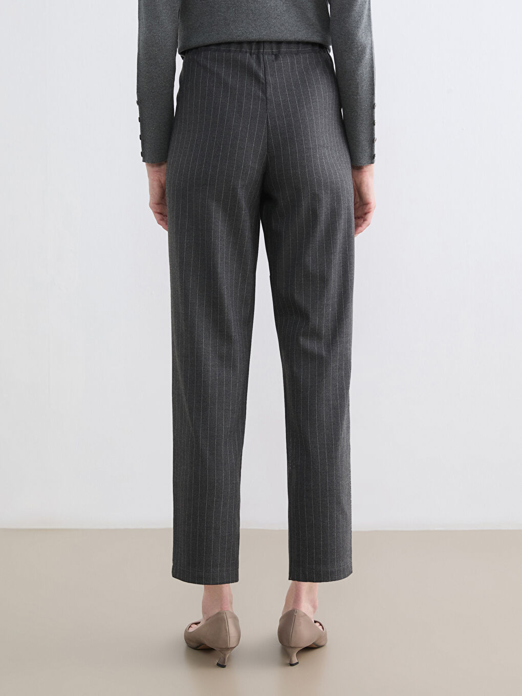 Gri Beli Lastikli Çizgili Kadın Pantolon-3