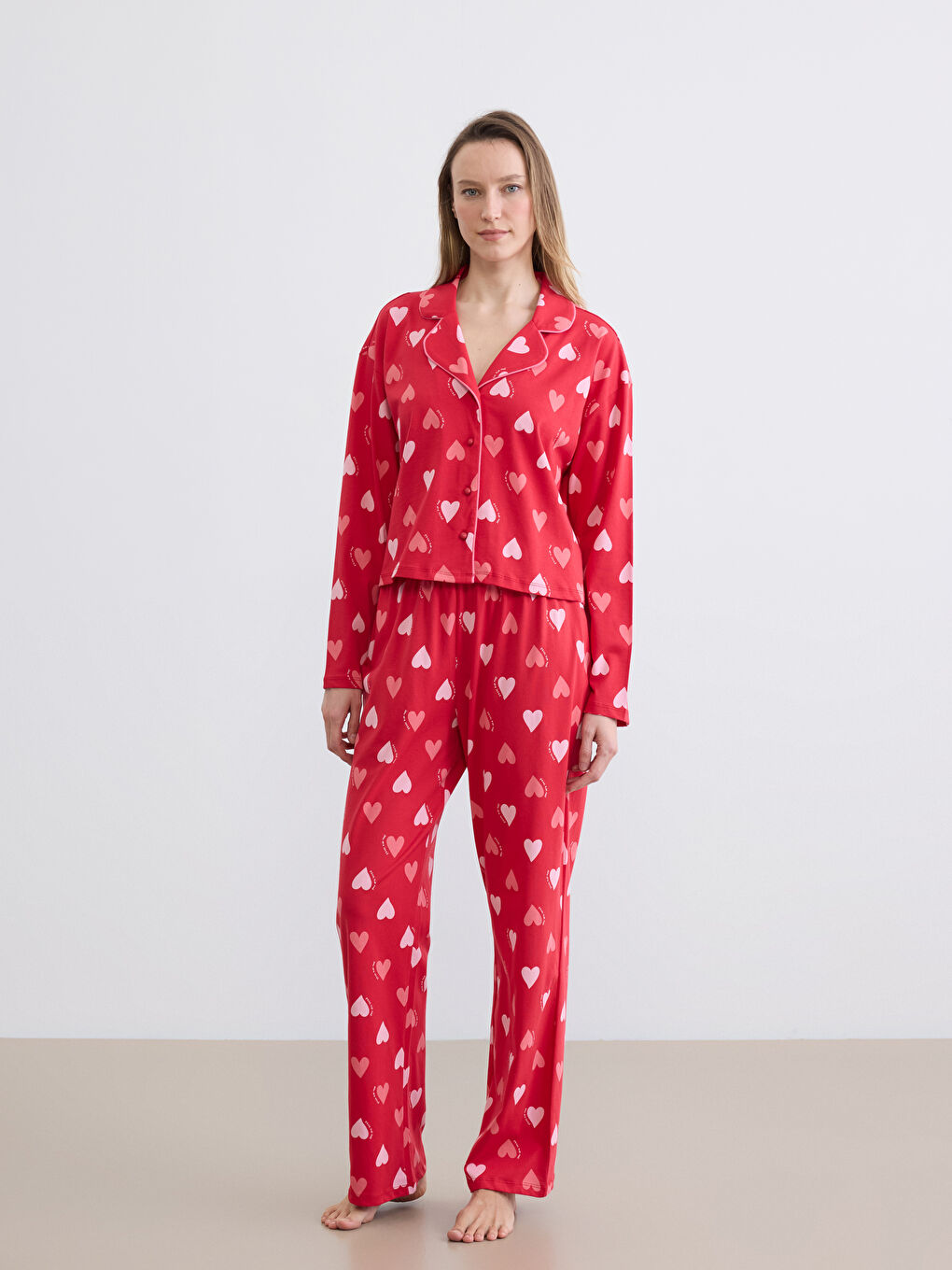 Kırmızı Gömlek Yaka Kalp Desenli Kadın Pijama Takımı-1