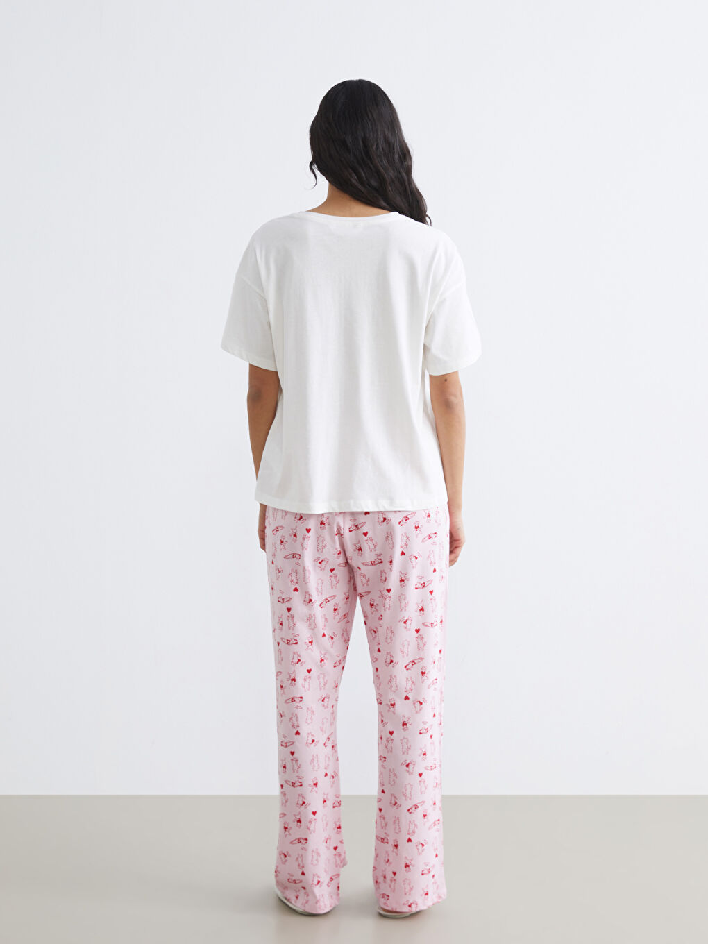 طقم بيجاما وردي امرأة-3