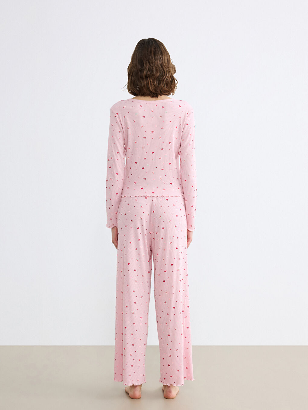 Pembe Kalp Yaka Fiyonk Desenli Kadın Pijama Takım-3