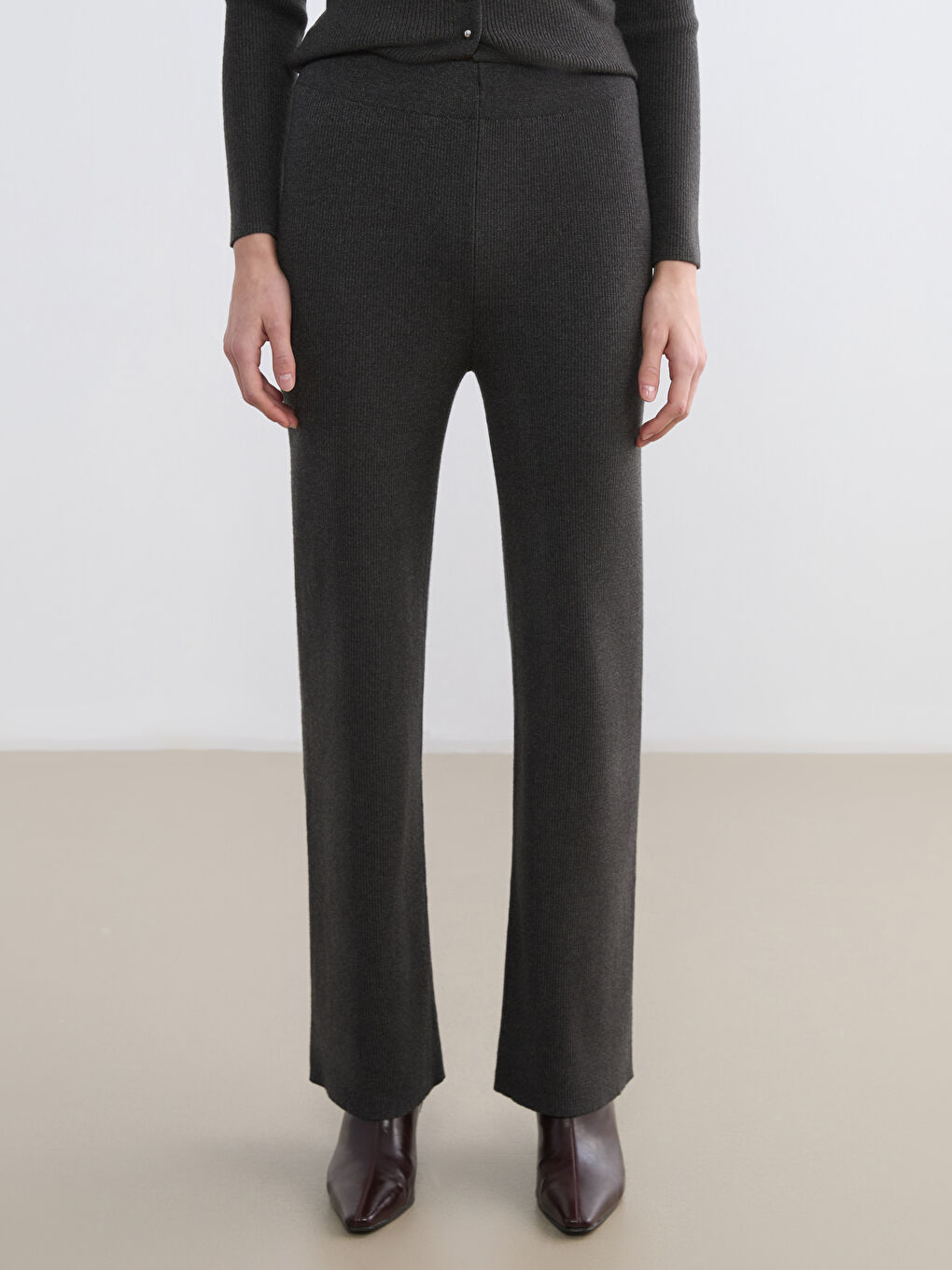 Antrasit Beli Lastikli Geniş Paça Triko Kadın Pantolon-1