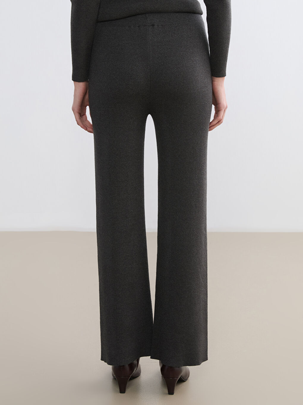 Antrasit Beli Lastikli Geniş Paça Triko Kadın Pantolon-3