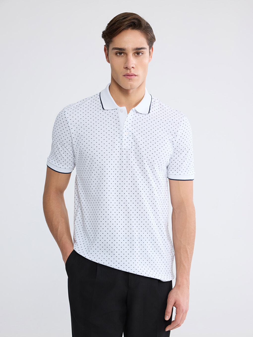 Beyaz Polo Yaka Desenli Pike Erkek Tişört