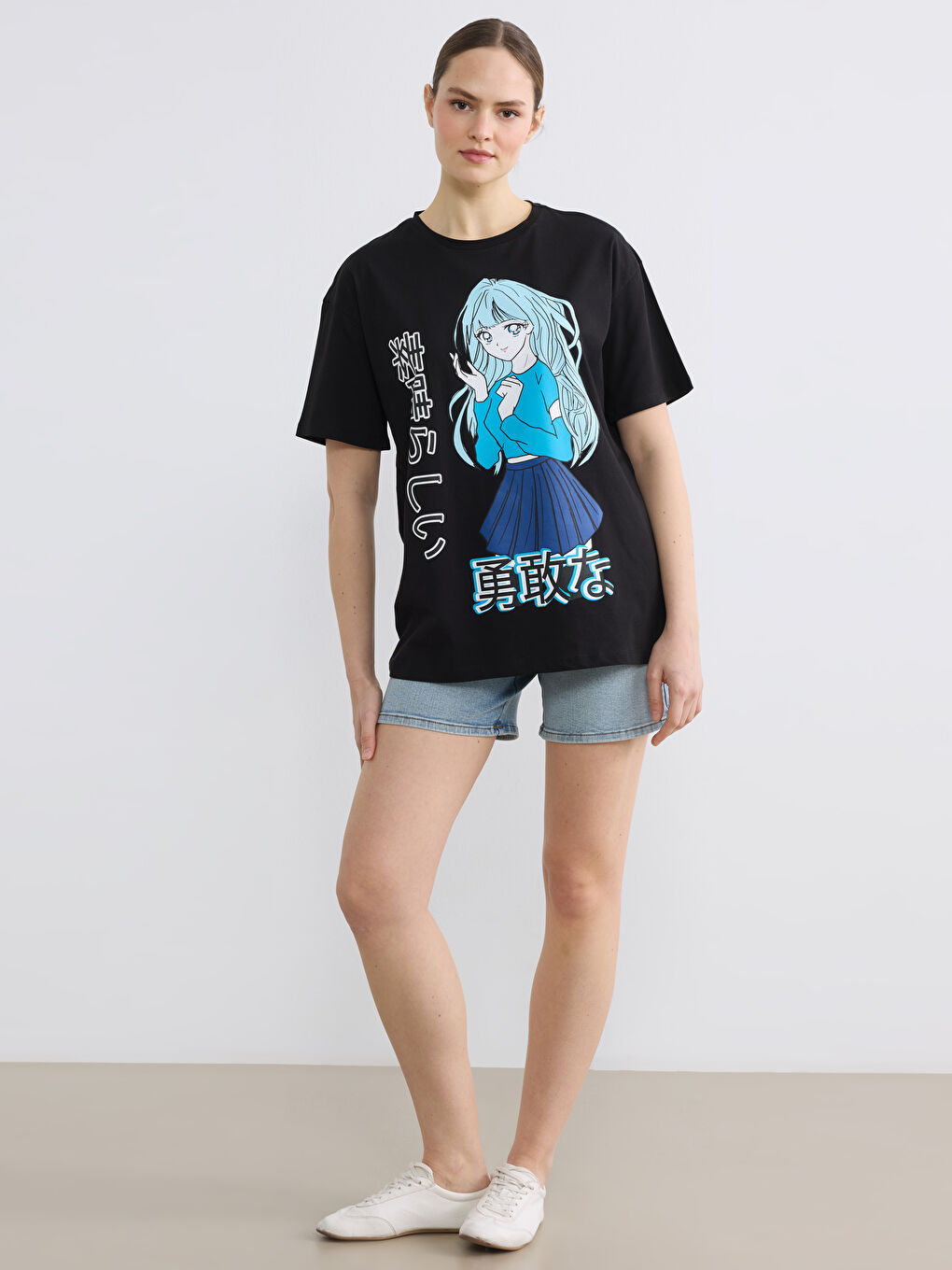 Siyah Bisiklet Yaka Baskılı Kadın Tişört-1