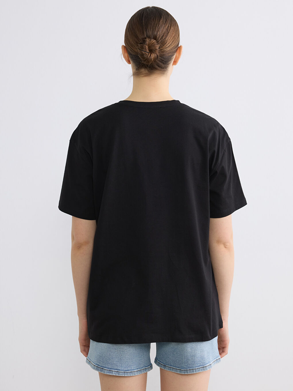 Siyah Bisiklet Yaka Baskılı Kadın Tişört-3