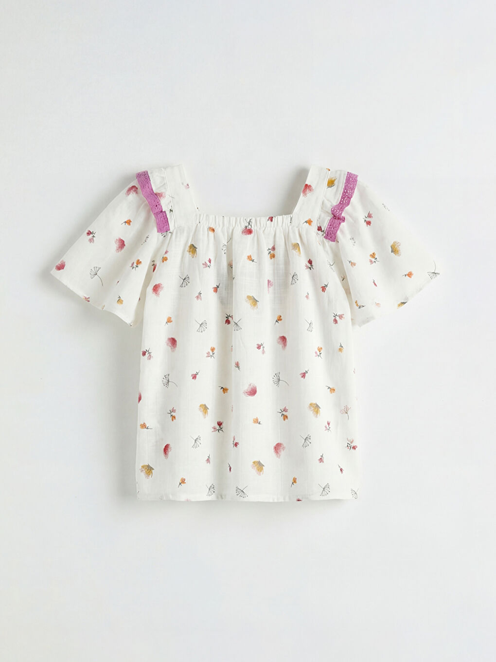 Naboreni komplet za bebe devojčice sa kvadratnom kragnom i štampom-2