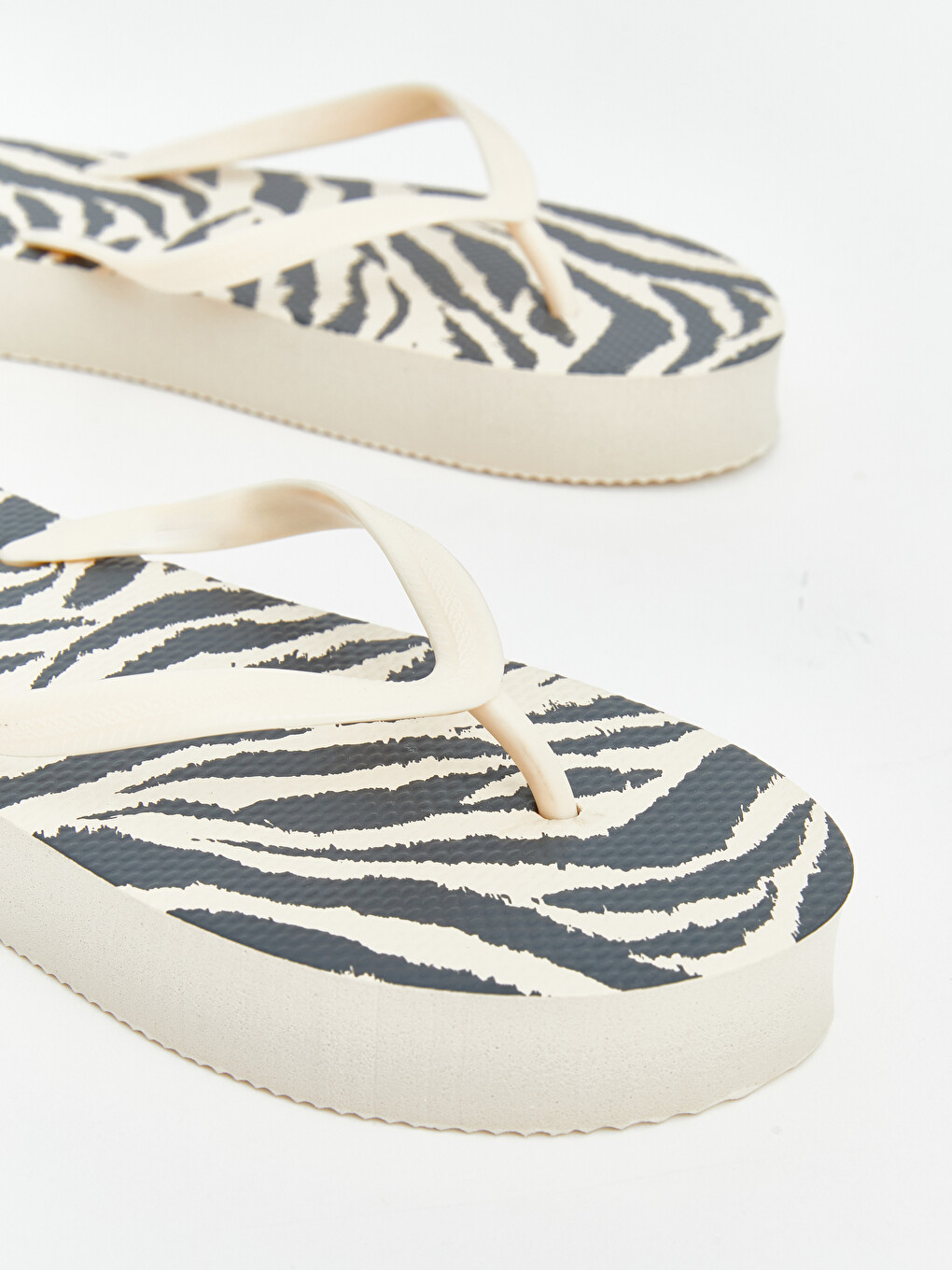 Patterned Women's Flip-flop-4
